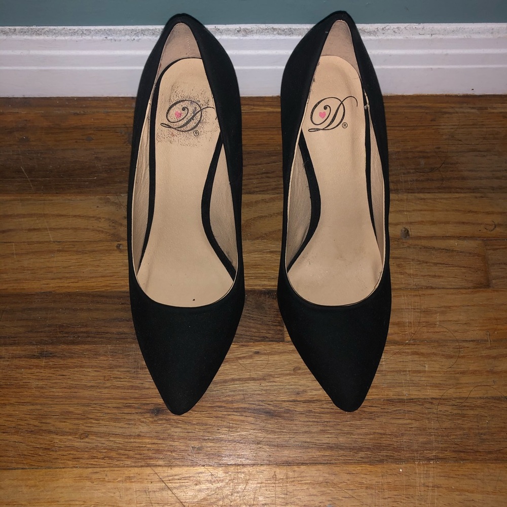 ALL BLACK HEELS!
